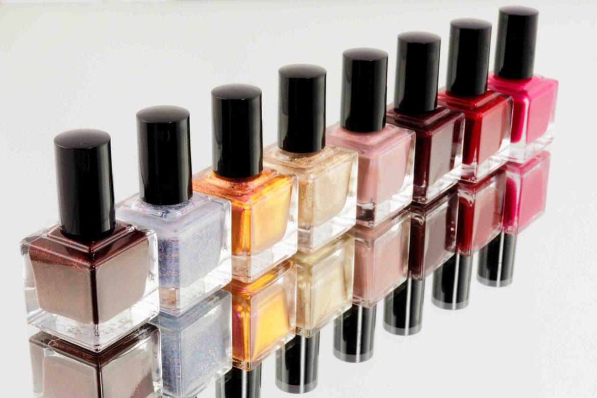 Esmaltes de diferentes colores