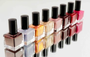 Esmaltes de diferentes colores